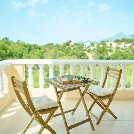 וילה With Pool And Hot Tub On Golf Course