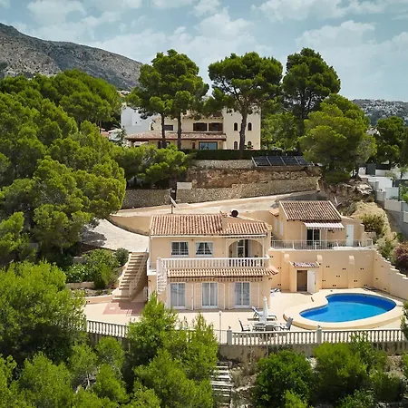 With Pool And Hot Tub On Golf Course * אלתיאה