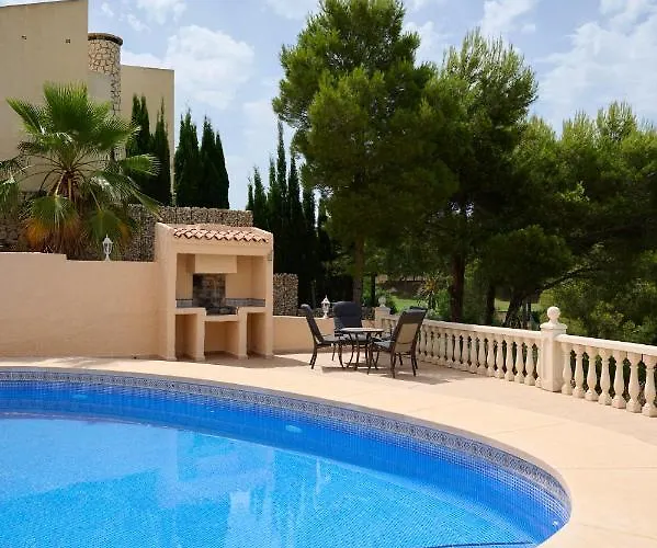 Villa With Pool And Hot Tub On Golf Course