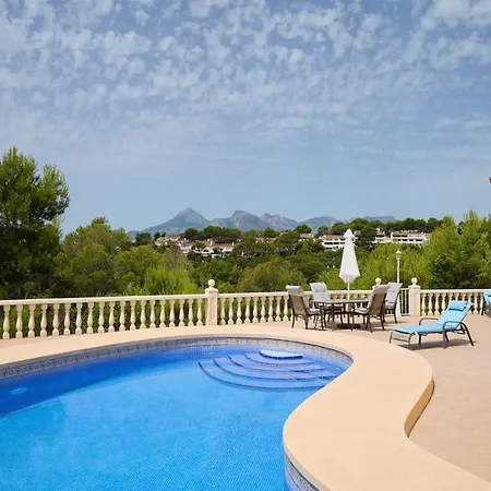 ヴィラ With Pool And Hot Tub On Golf Course *